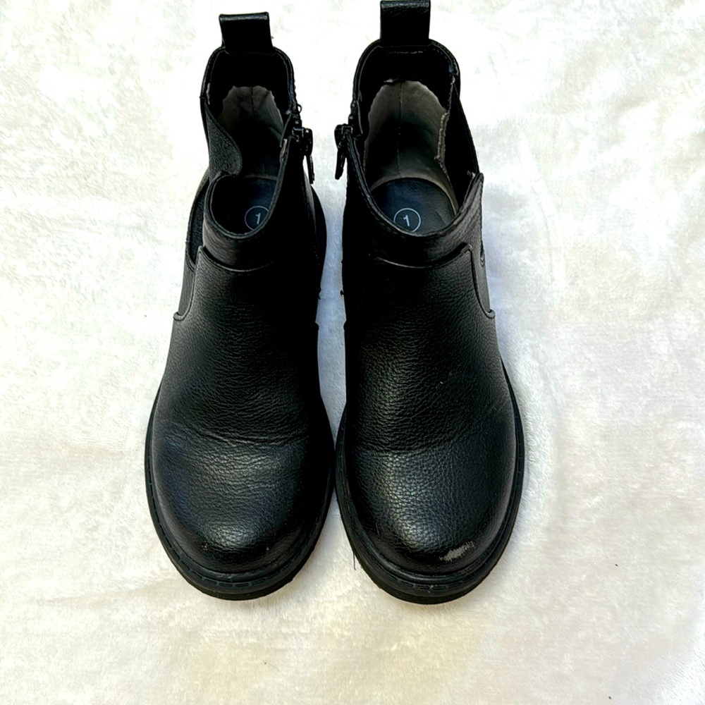 Girls Cat and Jack Chelsea Boots sz 1